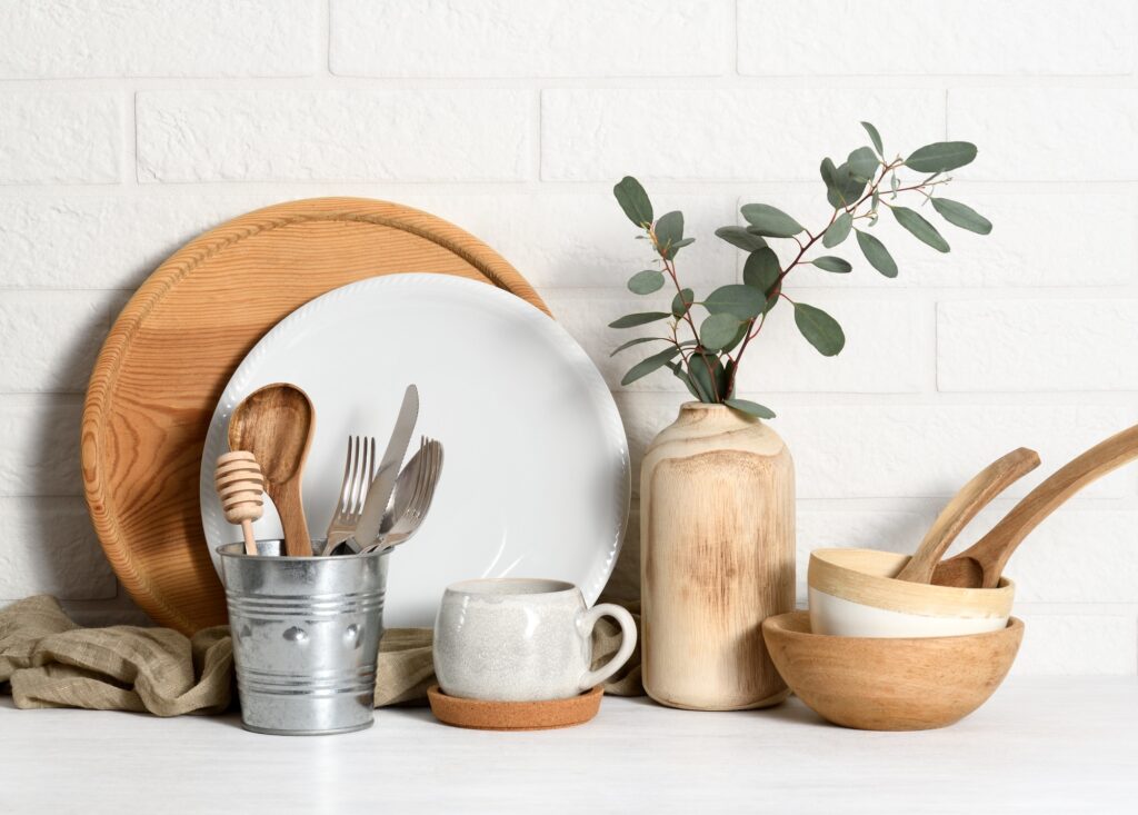 Arrangement of tableware